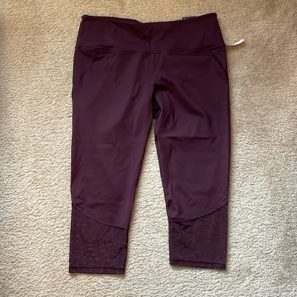 Victoria’s Secret SPORT knockout crop legging - XL